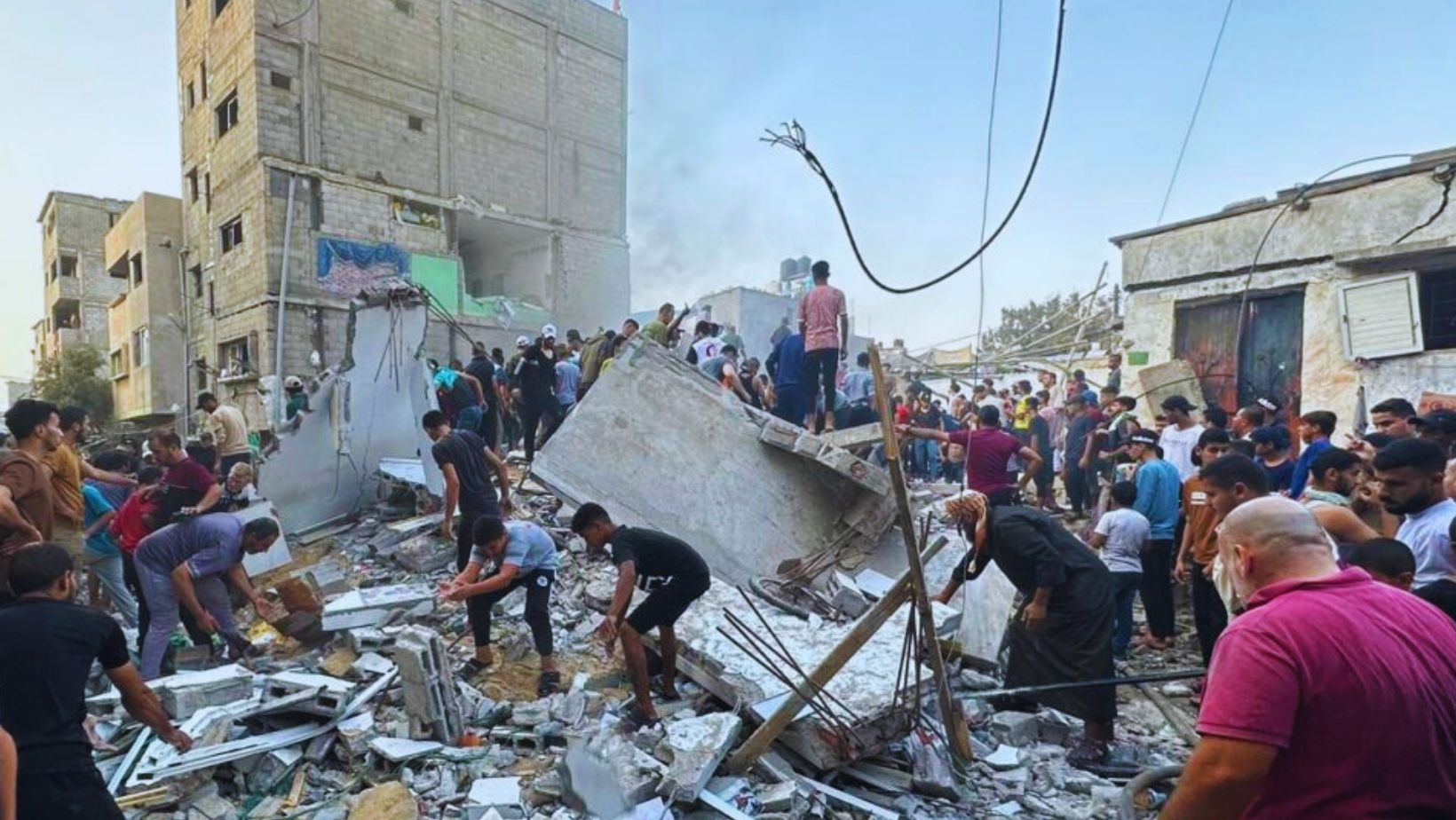 images of the destruction of the Palestinian city of Gaza by bombing by the Israeli army